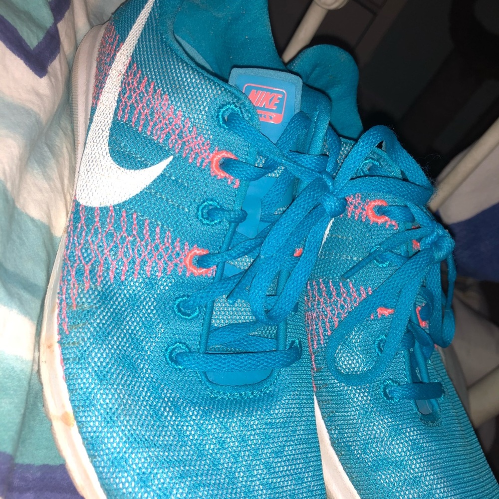 Nike Tennis Shoes